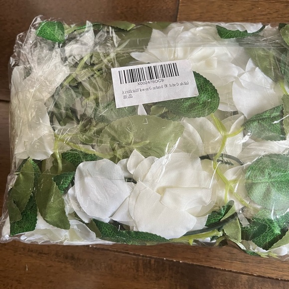 Bag of white artificial flowers for parties brand new in bag - Picture 2 of 4